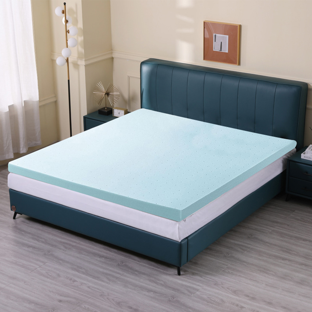Matelas perforé en mousse à mémoire de forme gel
